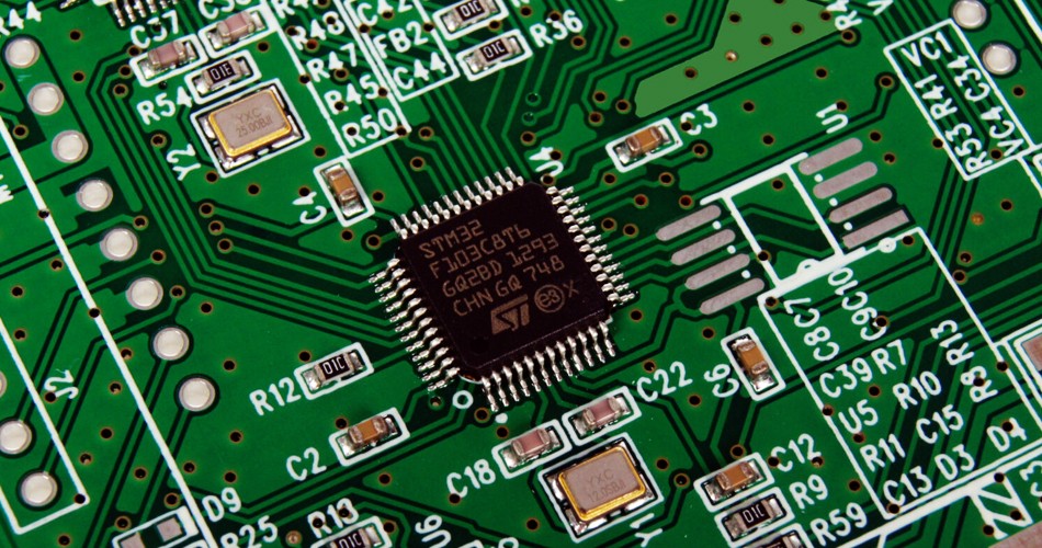 Radio Frequency (RF) PCBA Design: Optimering af antenner, filtre og transmissionslinjer