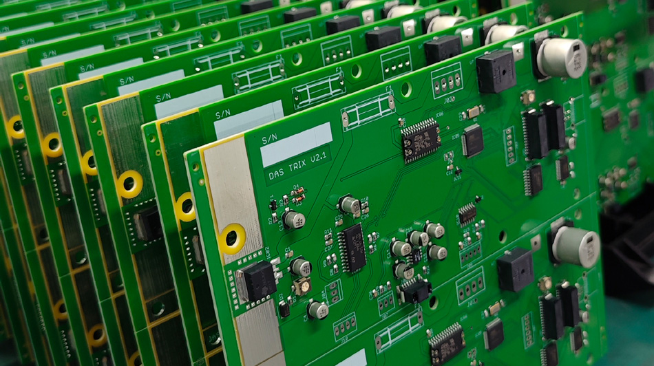 Analyse af globale PCBA-fabrikssamarbejdsmodeller: udfordringer og muligheder